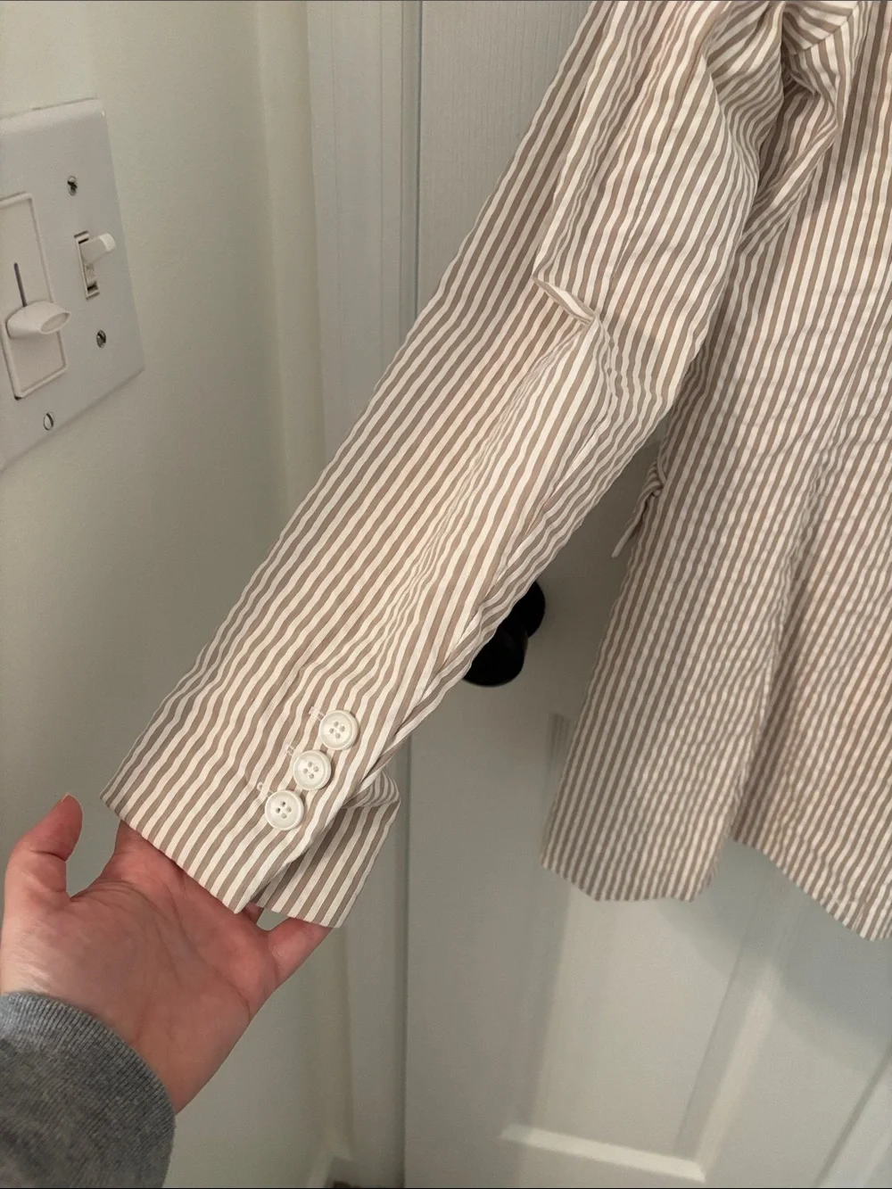Jones New York Beige and White Striped Seersucker Blazer
